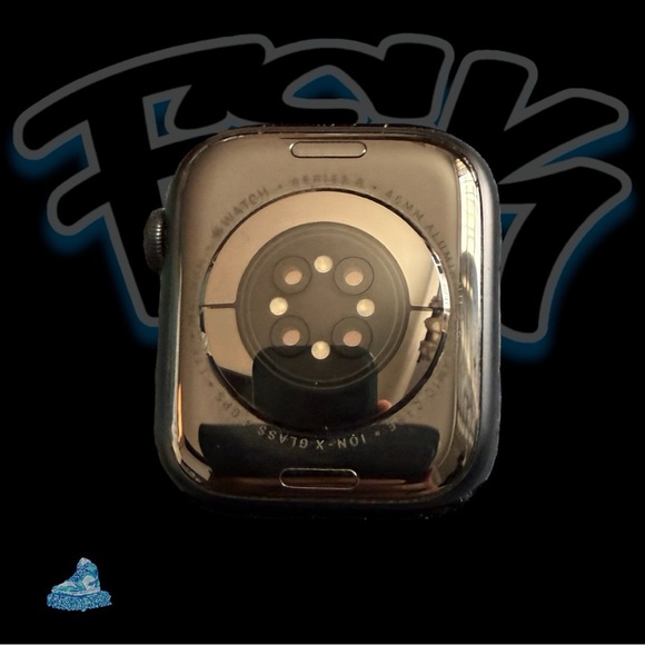 Preowned Apple Watch Series 8, 45 mm includes original box, one new strap - Picture 5 of 8